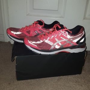 Womens Asics GT- 2000